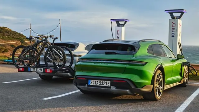 Porsche Taycan Turbo S Cross Turismo
