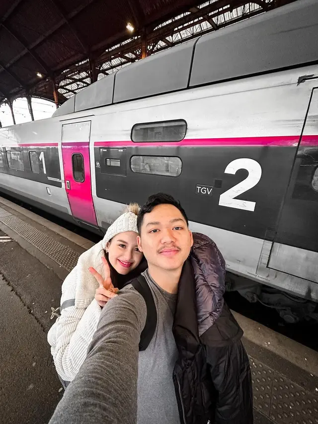 Azriel Hermansyah dan Sarah Menzel