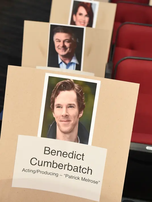 Foto aktor Benedict Cumberbatch tertempel di tempat duduk untuk ajang penghargaan insan pertelevisian dunia Emmy Awards 2018 di Teater Microsoft, Los Angeles, Kamis (13/9). Emmy Awards ke-70 akan digelar 17 September mendatang (Jordan Strauss/Invision/AP)