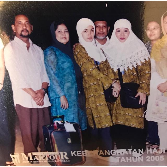 Potret Ussy Sulistiawaty saat berhijab