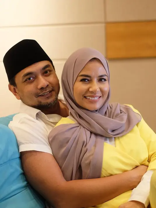 "Semua akan penuh pertimbangan, dan ga mungkin akan seperti dulu lagi ke Mall seminggu 3 kali pergi kemanapun bebas merdeka, udah ga akan mungkin lagi ada kamus itu dlm kehidupan baru kita nantinya ( selama vaksin blm ada ). Itu PILIHAN ku," katanya. (Instagram/meisya_siregar)