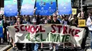 Aksi ini juga menjadi bagian unjuk rasa yang dikenal sebagai Fridays for Future atau School Strike for Climate. (William WEST/AFP)