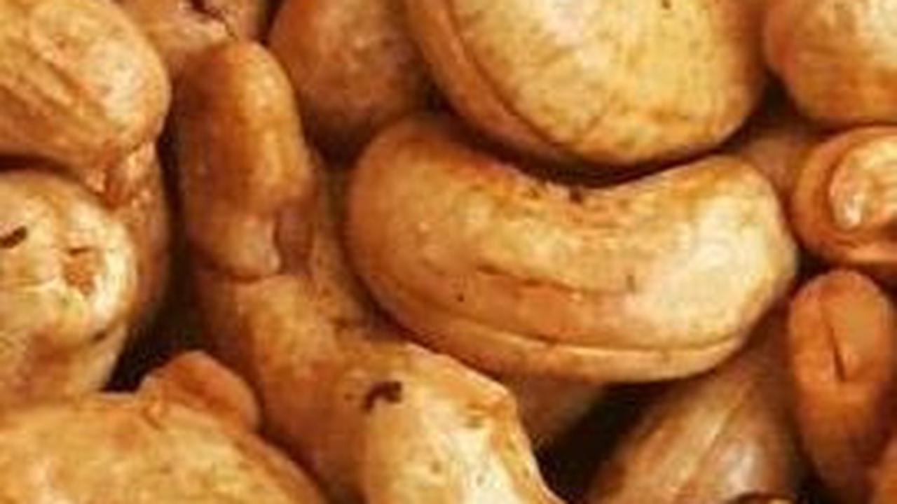 Itulah tips dan lima resep kacang mete yang bisa dicoba di rumah dan disajikan untuk para tamu saat Lebaran nanti. Selamat mencoba!