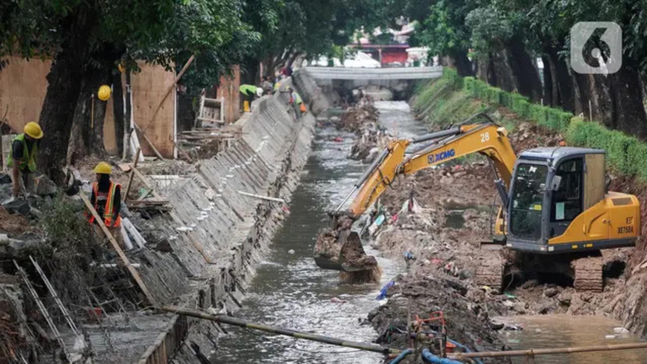 Ditarget Rampung September 2025, Seperti Ini Progres Perbaikan Turap Pecahan Kali Ciliwung
