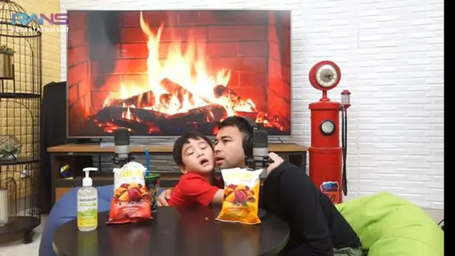 Raffi Ahmad dan anaknya Rafathar Malik Ahmad