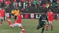 Madura FC menang 2-1 atas Persiwa Wamena dalam lanjutan babak 16 besar Grup D Liga 2 di Stadion A. Yani Sumenep, Madura, Jawa Timur, Rabu (27/09/2017). (Liputan6.com/Mohamad Fahrul)