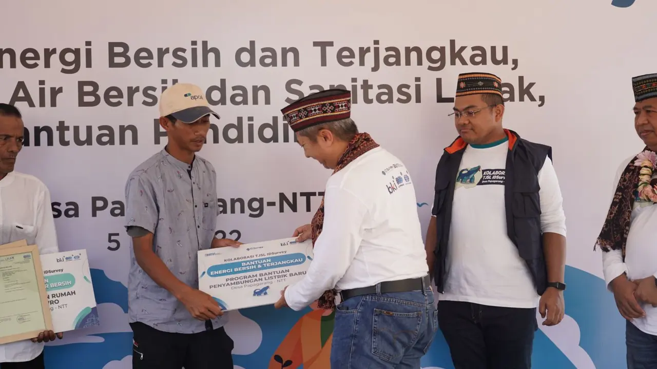 Holding BUMN Jasa Survei atau IDSurvey berkolaborasi menyalurkan bantuan di NTT