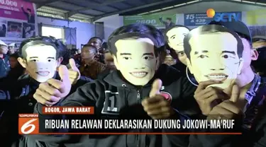 Ribuan Relawan Pos Perjuangan Rakyat untuk Jokowi (Posper) pakai topeng Jokowi di acara deklarasi dukungan.