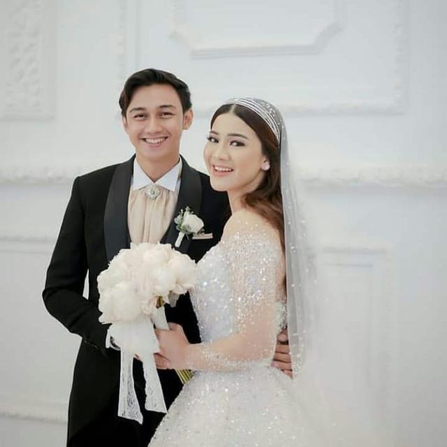 6 Momen Pernikahan Artis yang Pacaran Lebih dari 7 Tahun, Terbaru Feli-Hito