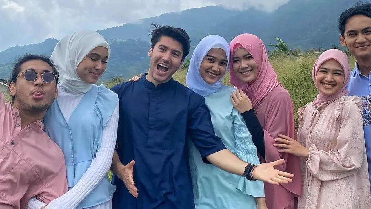 Bintang Love Story The Series SCTV melakukan syuting video greetings Ramadan 2022