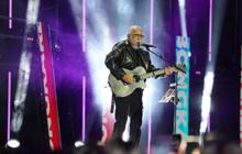 Iwan Fals Meriahkan Konser Raya 31 Indosiar Luar Biasa dengan Lagu "Air Mata Api"