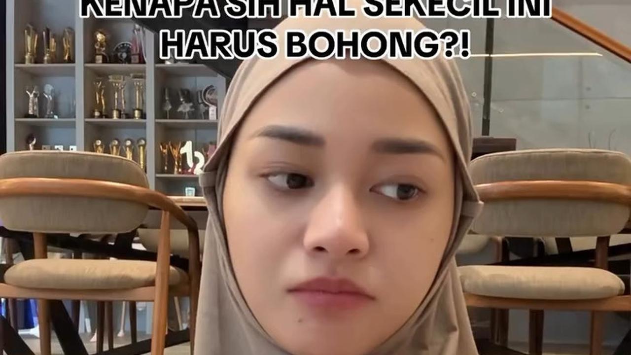 Potret Aurel Hermansyah Ikut Tren 'Hal-Hal Kecil Harus Bohong' Bareng Anang Ini Sukses Curi Perhatian