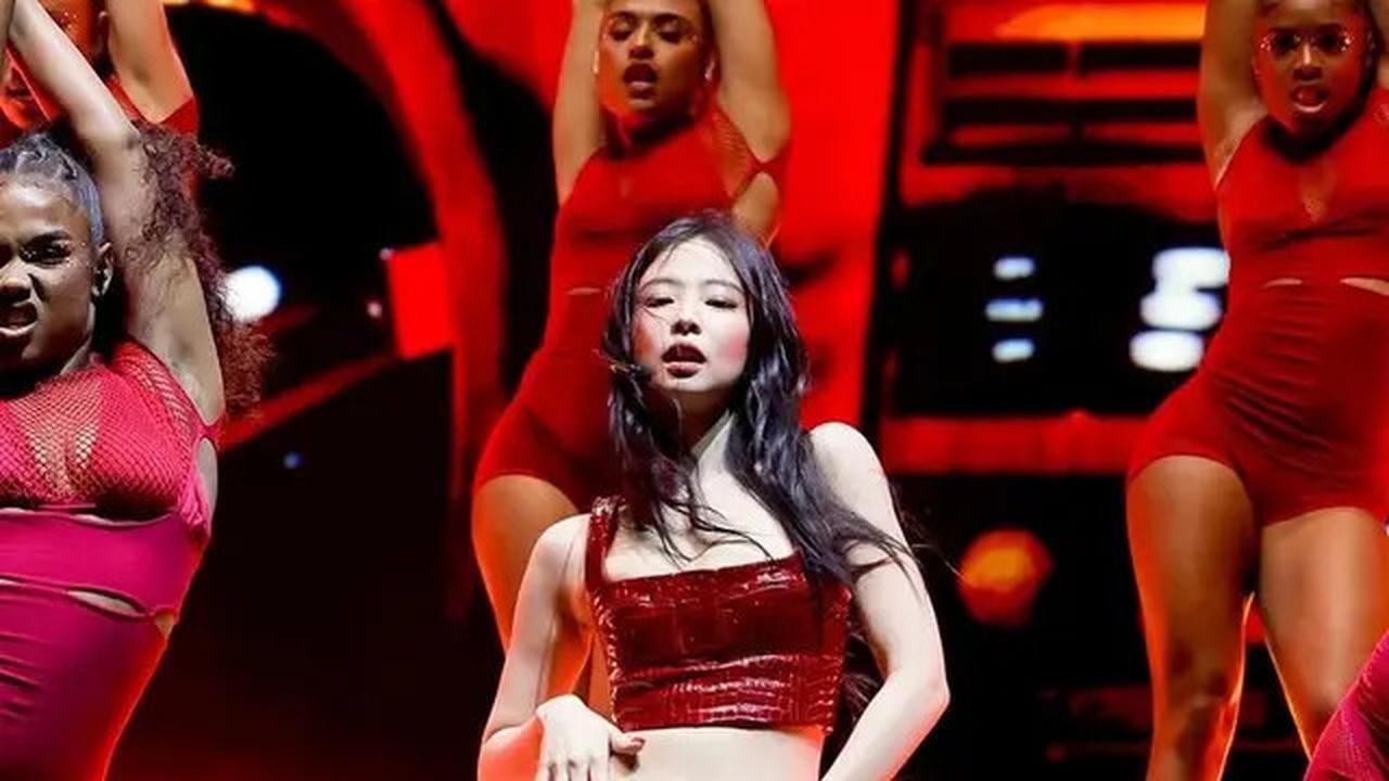Tampilan Cowboy Girl Jennie BLACKPINK Sukses Gebrak Panggung Coachella 2025