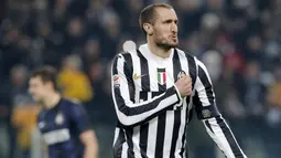 4. Giorgio Chiellini - Bek berusia 35 tahun ini merupakan benteng kokoh Juventus. Di luar sepakbola ternyata pria asal Italia itu adalah lulusan terbaik di bidang studi Bisnis Ekonomi Universitas Manajemen dan Ekonomi Turin. (AFP/Marco Bertorello)