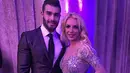 Britney Spears kini tengah berbunga-bunga karena cintanya pada Sam Asghari yang sudah ia kencani selama lebih dari satu tahun. (instagram/samasghari)