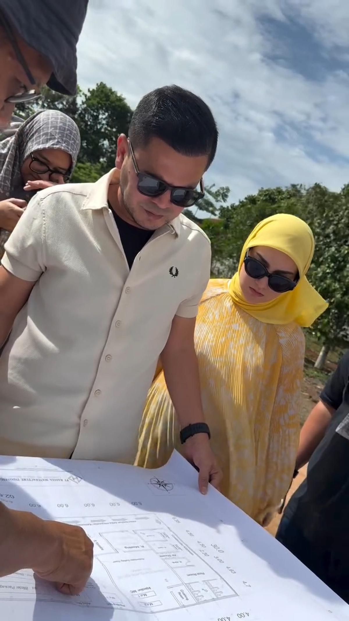 Irish Bella Temani Sang Suami Cek Proyek Baru di Subang