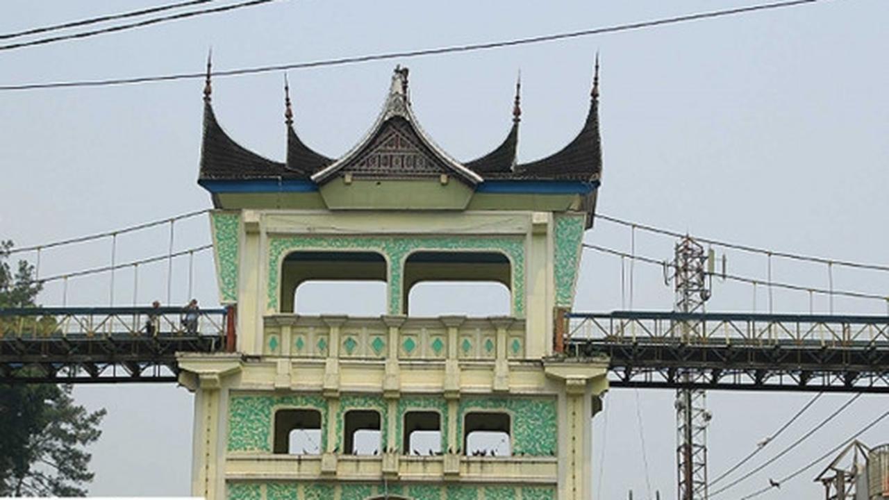 Jembatan Limpapeh, tempat favorit wisata di Bukittinggi