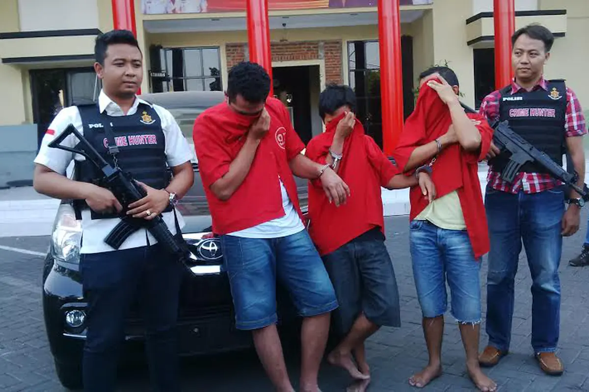 Polisi Surabaya Tangkap Penggadai Mobil Rental  