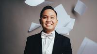Alfa Bintang adalah konduktor Alfa Bintang Orchestra. Usia muda bukan halangan untuk mencetak prestasi gemilang. Seperti apa kisahnya sebagai seniman? (Foto: Dok. Koleksi Pribadi Alfa Bintang)