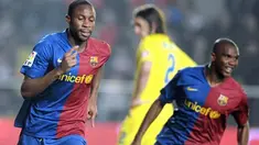 Barcelona's Seydou Keita of Mali (L) celebrates after scoring a goal during their Spanish league football match against Villareal at Madrigal Stadium in Villarreal on December 21, 2008. AFP PHOTO/DIEGO TUSON 