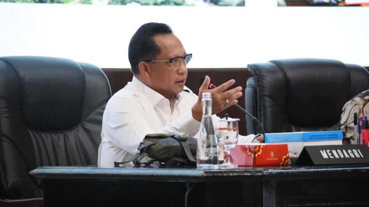 VIDEO: Warga Aceh Kibarkan Bendera Putih, Mendagri Tito "Dengan Kerendahan Hati Kami Minta Maaf"