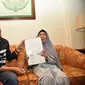 Ketua DPD Golkar Jawa Barat Dedi Mulyadi dan Mak Cicih. (Istimewa)