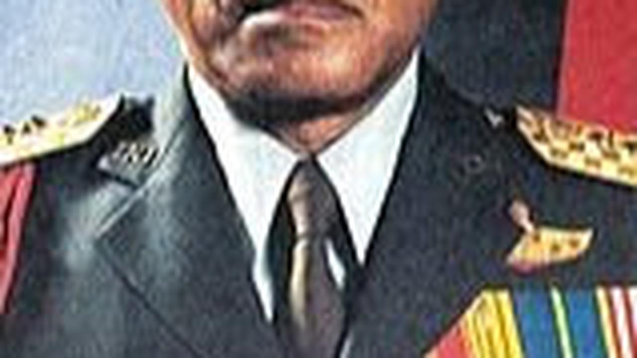 Pada bulan Maret 1983, Moerdani mencapai puncak karier militernya ketika Soeharto menunjuknya sebagai Panglima ABRI dan mempromosikan dirinya menjadi Jenderal. <br>