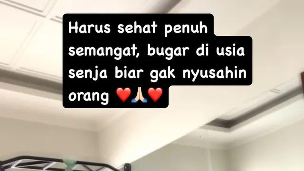 7 Potret Sarita Abdul Mukti Lepas Hijab Saat Nge-Gym, Pamer Angkat Barbel