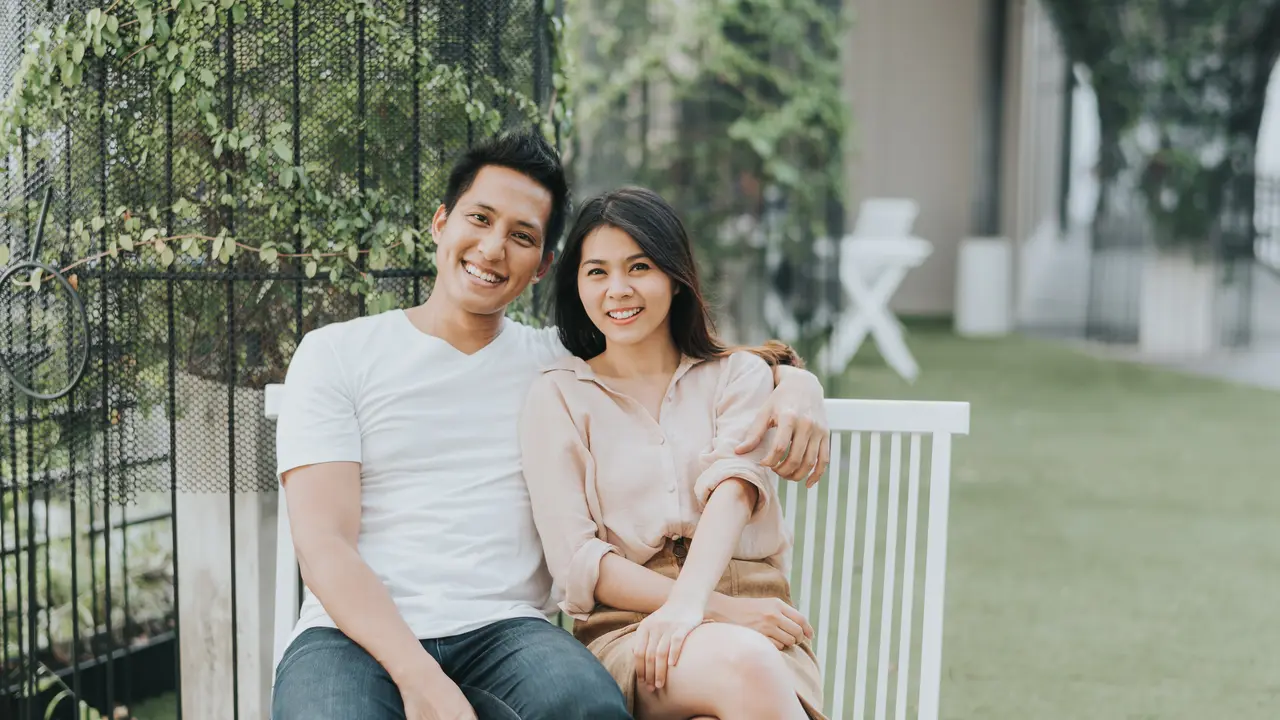 pasangan bahagia