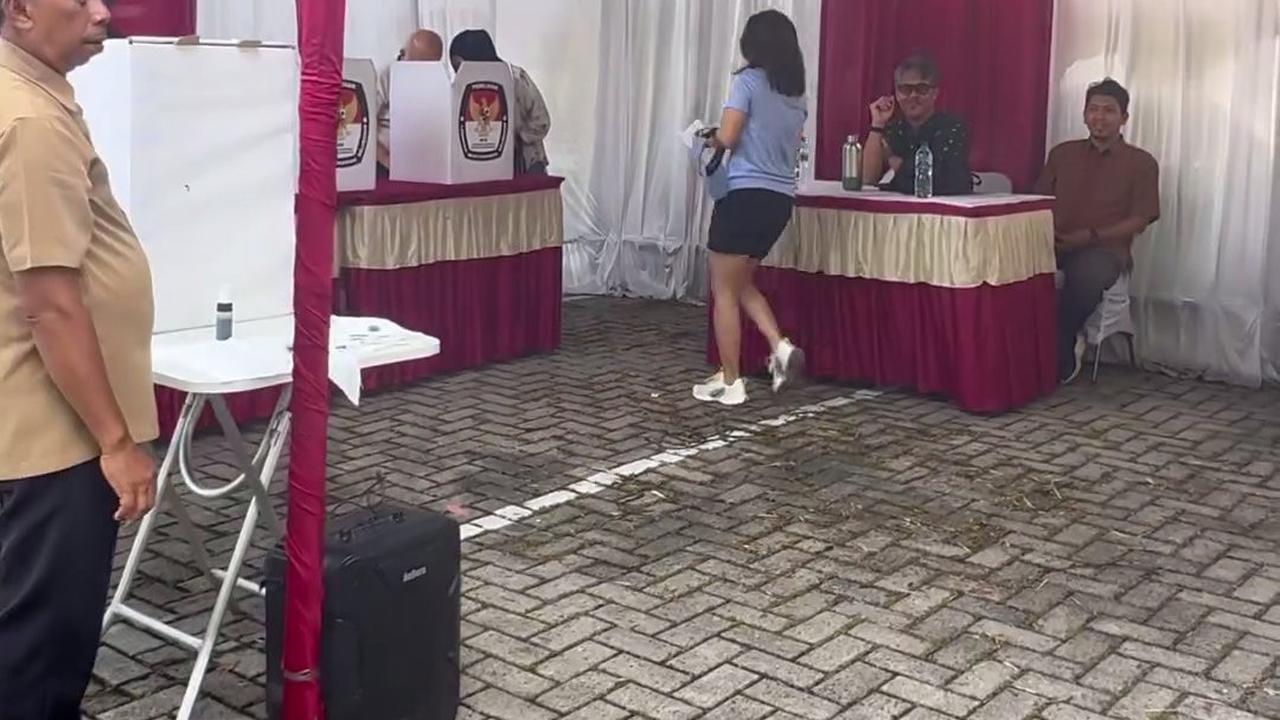 Tahun Baru Punya Jabatan Baru, Ernest Cokelat dan Nirina Zubir Kini Jadi Bapak - Ibu RT