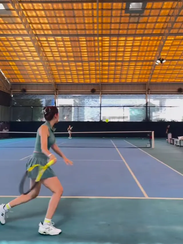 Luna Maya Main Tenis Saat Puasa