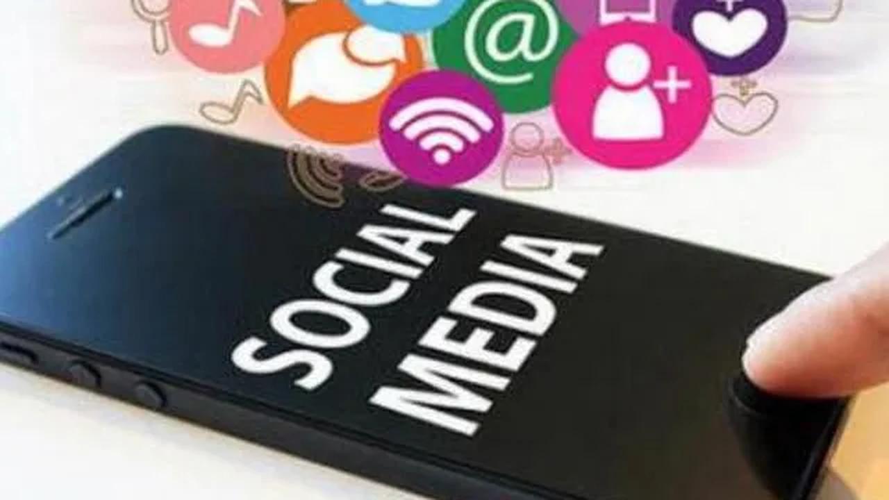 Jokowi kemudian menitipkan pesan kepada para peserta Muktamar IPM tentang kemajuan teknologi digital bagi generasi muda.