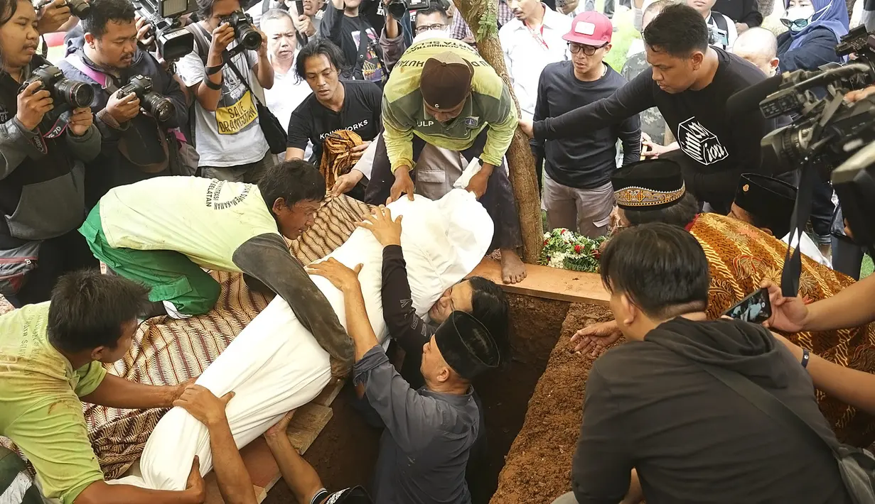 Pemakaman Ria Irawan (Bambang E Ros/Fimela.com)