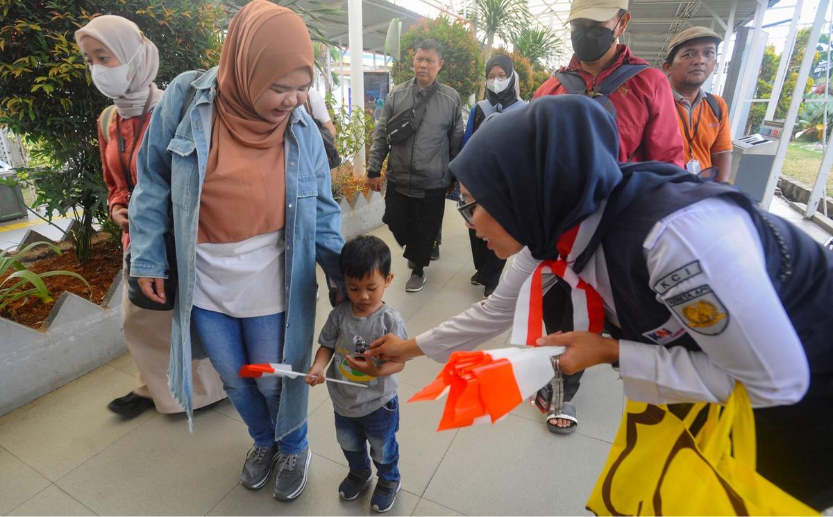 Peringatan Sumpah Pemuda di KRL Commuter Line
