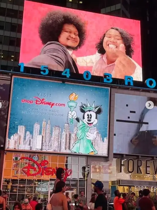 Wajah Babe Cabiita dan Marshel Widianto terpampang di Times Square New York