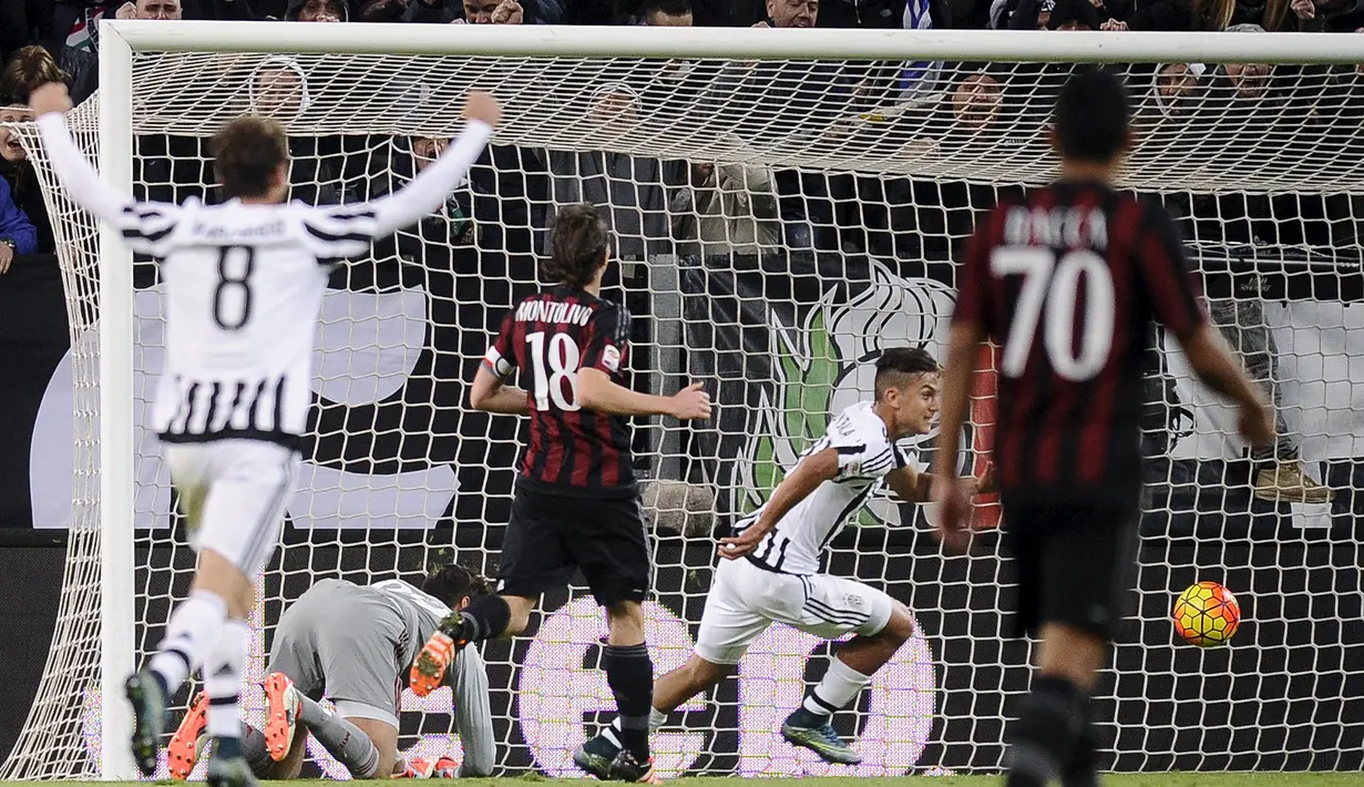 Pemain Juventus, Paulo Dybala, saat mencetak gol ke gawang AC Milan dalam lanjutan Serie A Italia di Stadion Juventus, Minggu (22/11/2015) dini hari WIB. (Reuters/Giorgio Perottino)