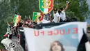 Di atas bus terbuka, pemain Juventus merayakan gelar Scudetto Serie A di Turin, Italia, (18/5/2014). (REUTERS/Alessandro Garofalo)