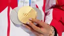 Hal itu menjadikannya menjadi atlet freestyle skier paling berprestasi dalam sejarah Olimpiade musim dingin. Eileen Gu tercatat telah mengoleksi enam medali dengan rincian tiga emas dan tiga perak sejauh ini. Ia juga melampaui rekor sebelumnya milik bintang moguls Kanada, Mikael Kingsbury. (AP Photo/Lindsey Wasson)
