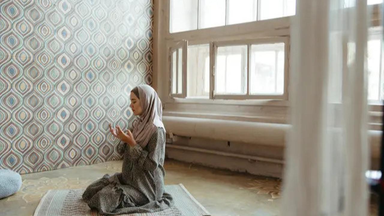 Suci dari Haid di Waktu Ashar, Haruskah Qadha Sholat Dzuhur? Ini Kata Buya Yahya