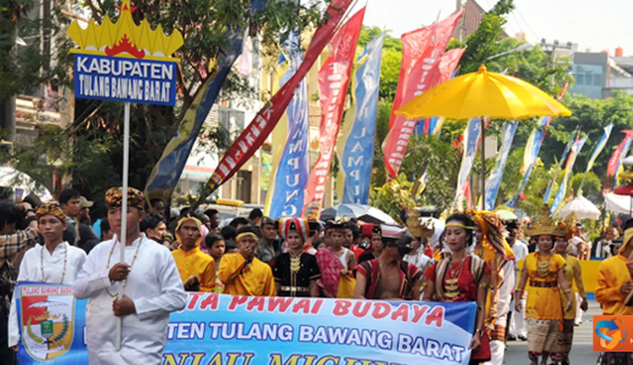 Citizen6, Tulang Bawang Barat: "Pesona Manjau Mighul" yang berasal dari Kabupaten Tulang Bawang Barata ditampilkan dalam Festival Krakatau 2011 di Bandar Lampung. (Pengirim: Jerry Hasan)