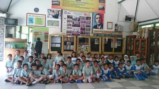 SD Barack Obama jadi tempat pembagian komik Jepang