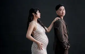 Potret Adinda Thomas Cantik Pamer Baby Bump di Maternity Shoot Terbaru