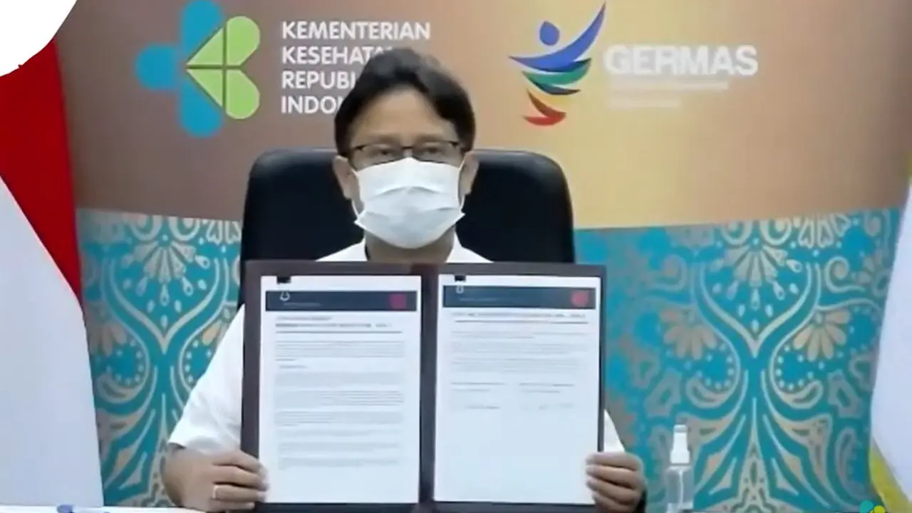 Menkes Budi Gunadi Sadikin menandatangani formulir permintaan pengadaan vaksin COVID-19 gratis dari GAVI. (Foto: Tangkapan Layar YouTube Kemenkes)