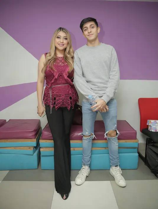 Sarah Azhari dan Albany Ray