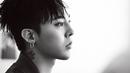 Tak hanya sebagai seorang idola, G-Dragon dikenal sebagai pencipta lagu, musisi handal, dan produser. Meskipun kariernya suskes, akan tetapi ia pernah diterpa isu miring. (Foto: soompi.com)
