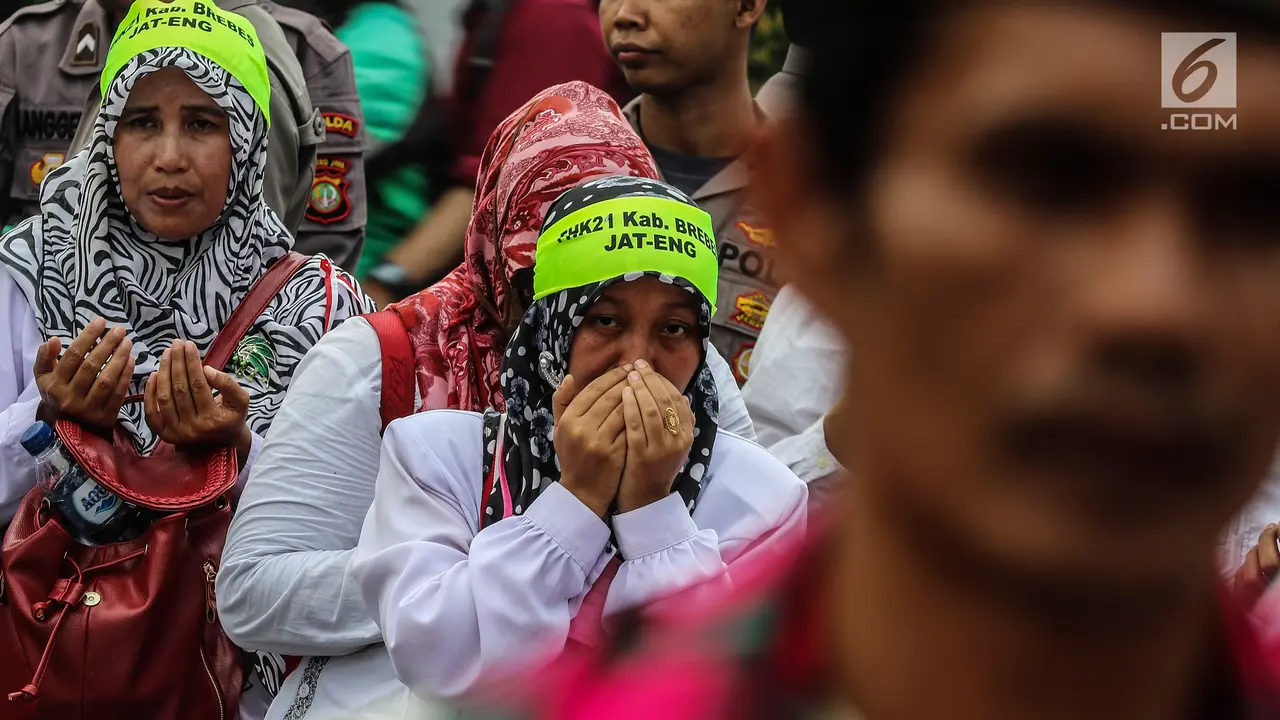 Honorer Kategori Dua Serbu Gedung DPR