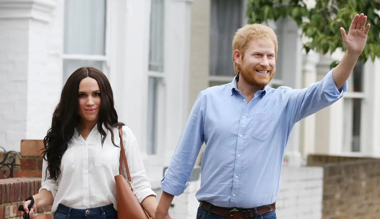 Lalu yang terakhir, Pangeran Harry dan Meghan Markle pun terlihat bergandengan dan bahagia. (PA Images/INSTARimages.com/PA)