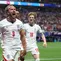 Harry Kane merayakan gol pertama Inggris bersama Jude Bellingham dan Anthony Gordon pada laga babak 32 besar Piala Dunia 2026 melawan RD Kongo di Atlanta Stadium, Atlanta, Georgia, Rabu (2/7/2026) WIB. Gol Kane menjadi pembuka kemenangan Inggris dalam pertandingan tersebut. (Richard Pelham/Getty Images/AFP)