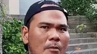 Kondisi kesehatan aktor Fahmi Bo memburuk akibat komplikasi diabetes dan asam urat. Ini diperparah dengan krisis finansial dan tidak bisa pakai BPJS. (Foto: Dok. YouTube Intens Investigasi)