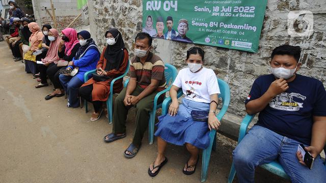 FOTO: Antusiasme Warga Jalani Vaksinasi Booster COVID-19